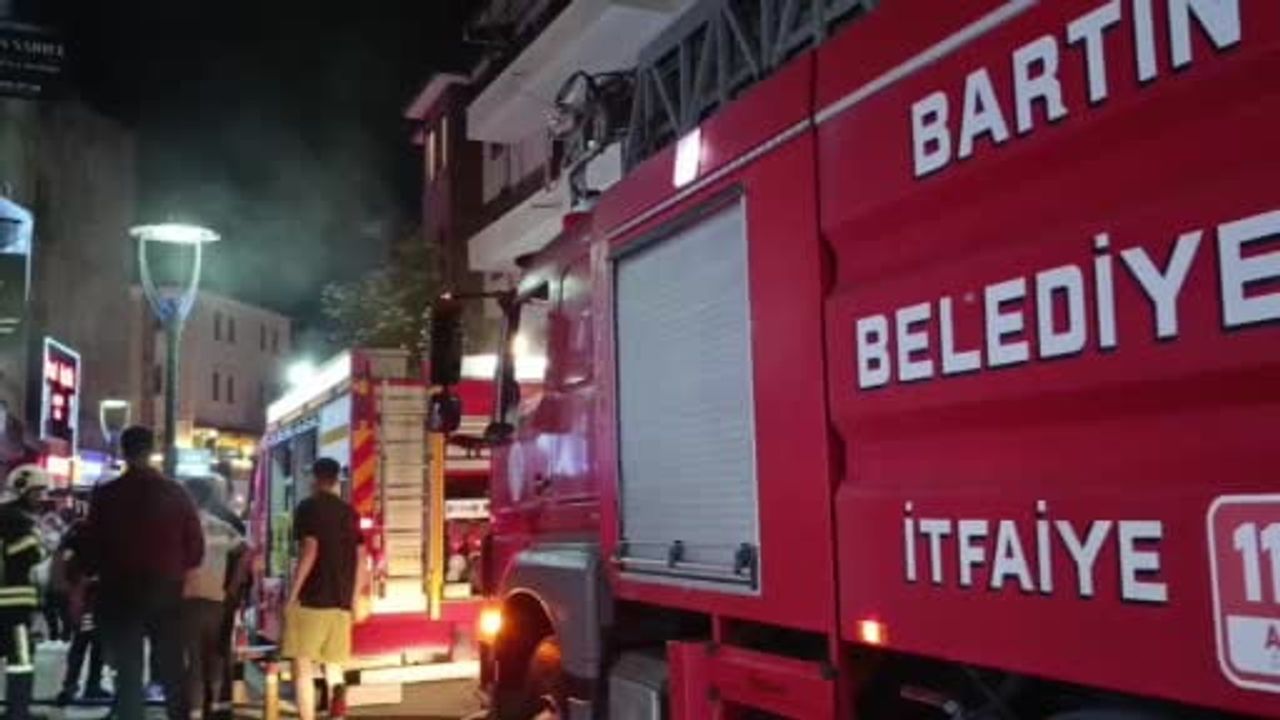 İş hanının tuvaletinde çıkan yangın paniğe neden oldu