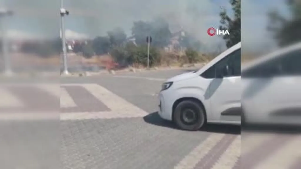 Trafonun patlaması sonucu çıkan yangın tatilcilere panik yaşattı