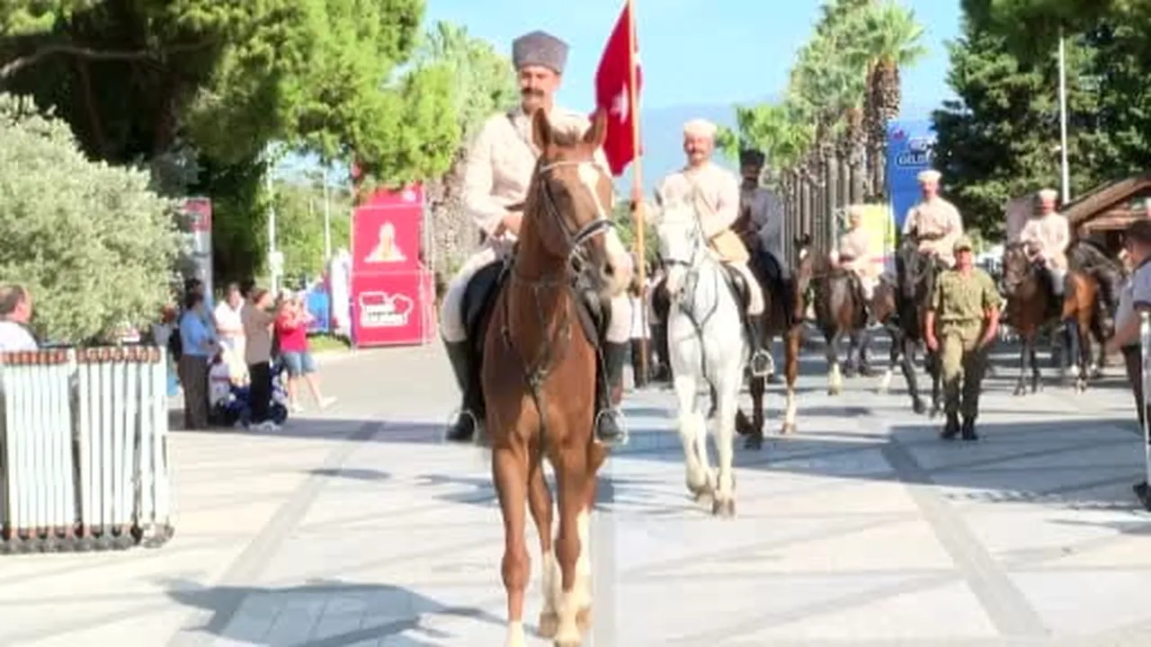 İzmir'de havada karada kurtuluş coşkusu