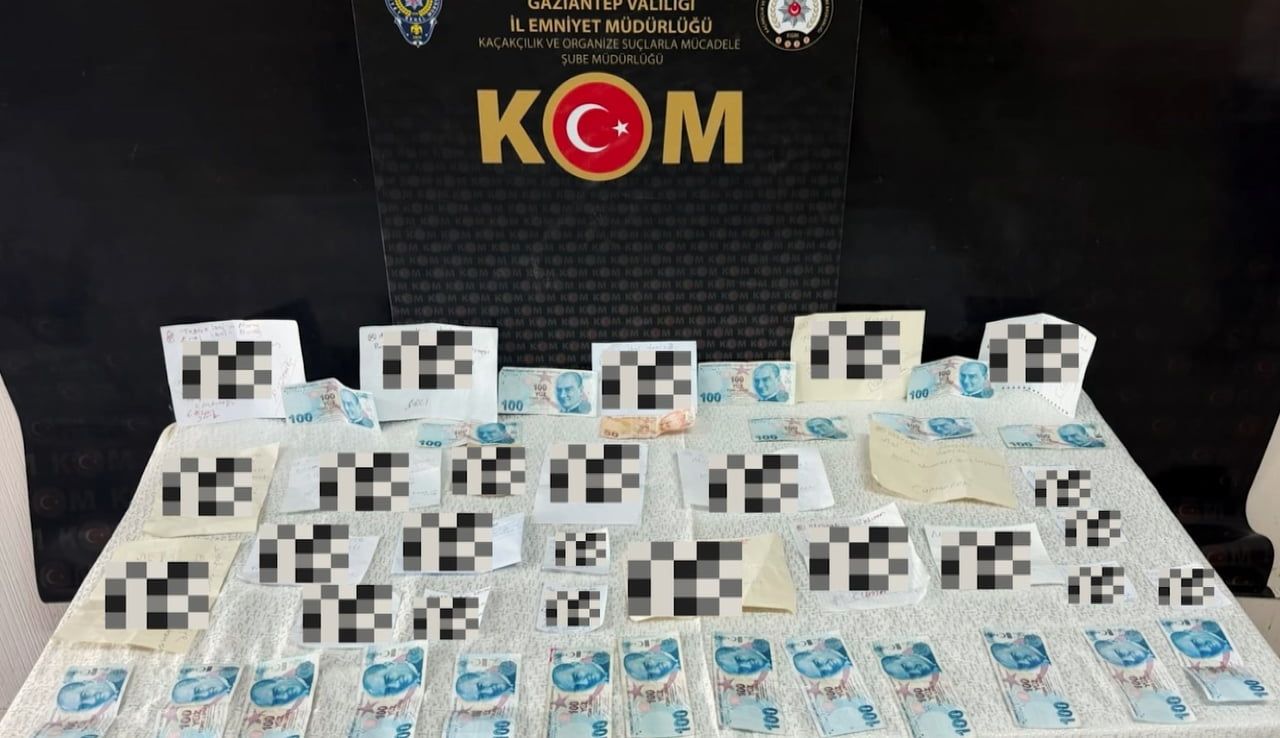 GAZİANTEP'TE PARA KARŞILIĞINDA BÜYÜ VE MUSKA YAPTIĞI TESPİT EDİLEN ŞAHIS YAKALANDI