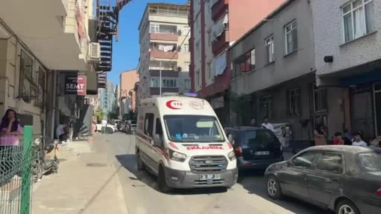 Küçükçekmece’de evde deodorant kutusu patladı: 2’si çocuk 3 kişi yaralandı