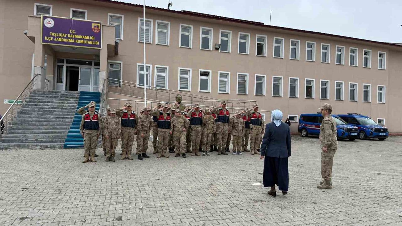 AĞRI’NIN TAŞLIÇAY İLÇESİNDE DÜZENLENEN ETKİNLİKTE ÖZEL BİREYLER BİR GÜNLÜĞÜNE TEMSİLİ ASKERLİK...