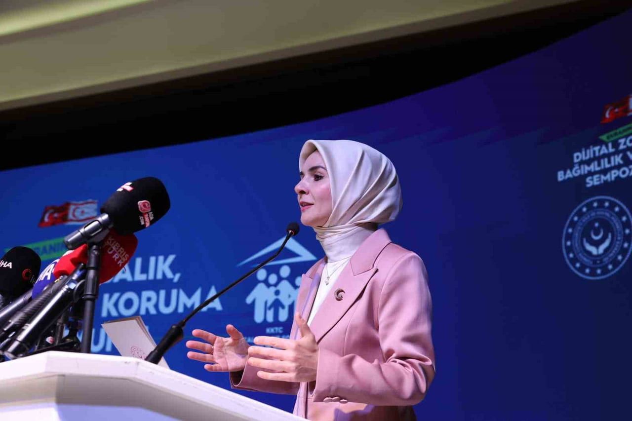 AİLE VE SOSYAL HİZMETLER BAKANI MAHİNUR ÖZDEMİR GÖKTAŞ, DİJİTAL RİSKLERLE MÜCADELENİN ULUSLARARASI...