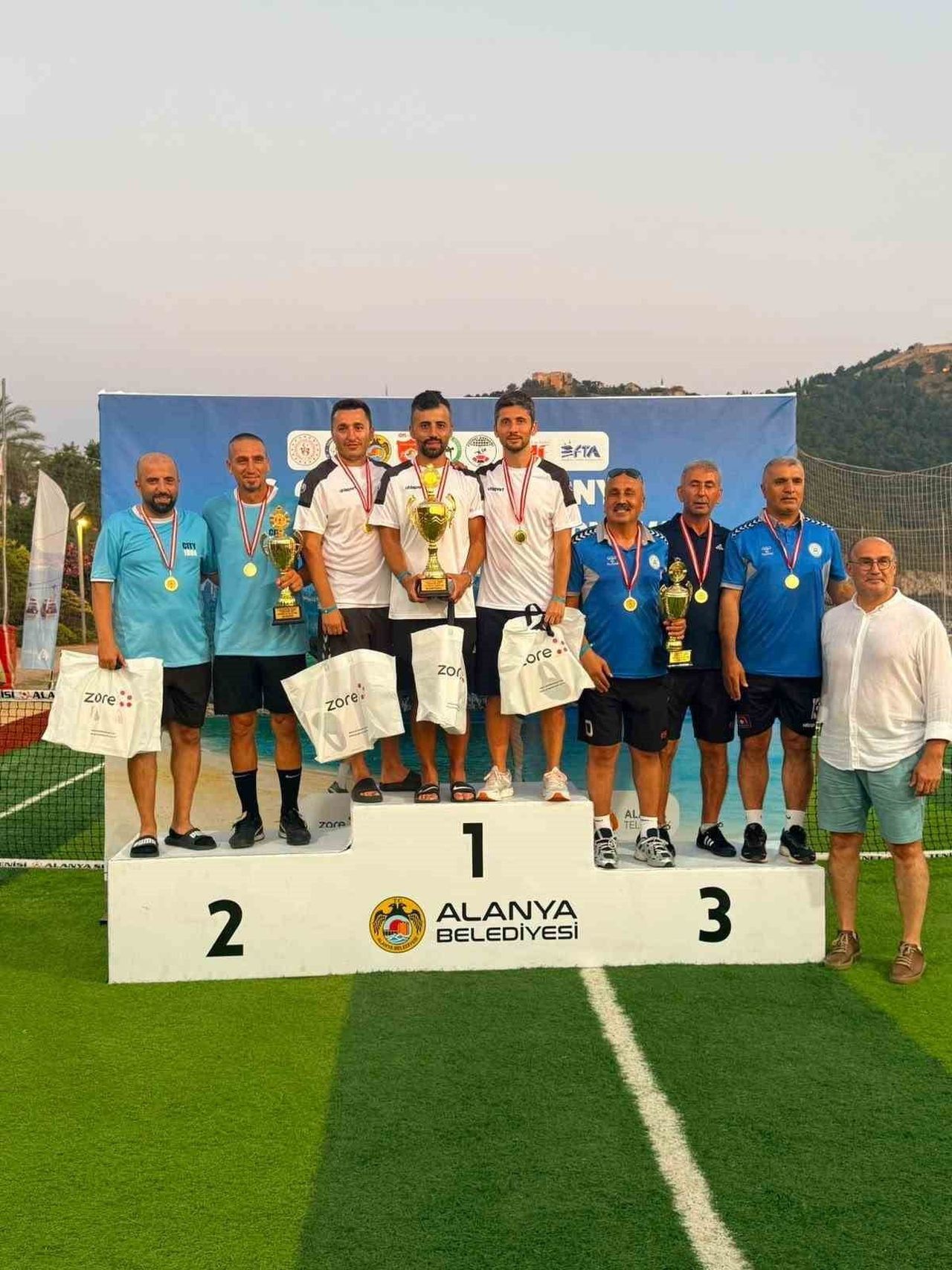 ALANYA BELEDİYESİ'NİN DESTEKLERİYLE DÜZENLENEN 6. GELENEKSEL ALANYA FUTNET AYAK TENİSİ TURNUVASI...