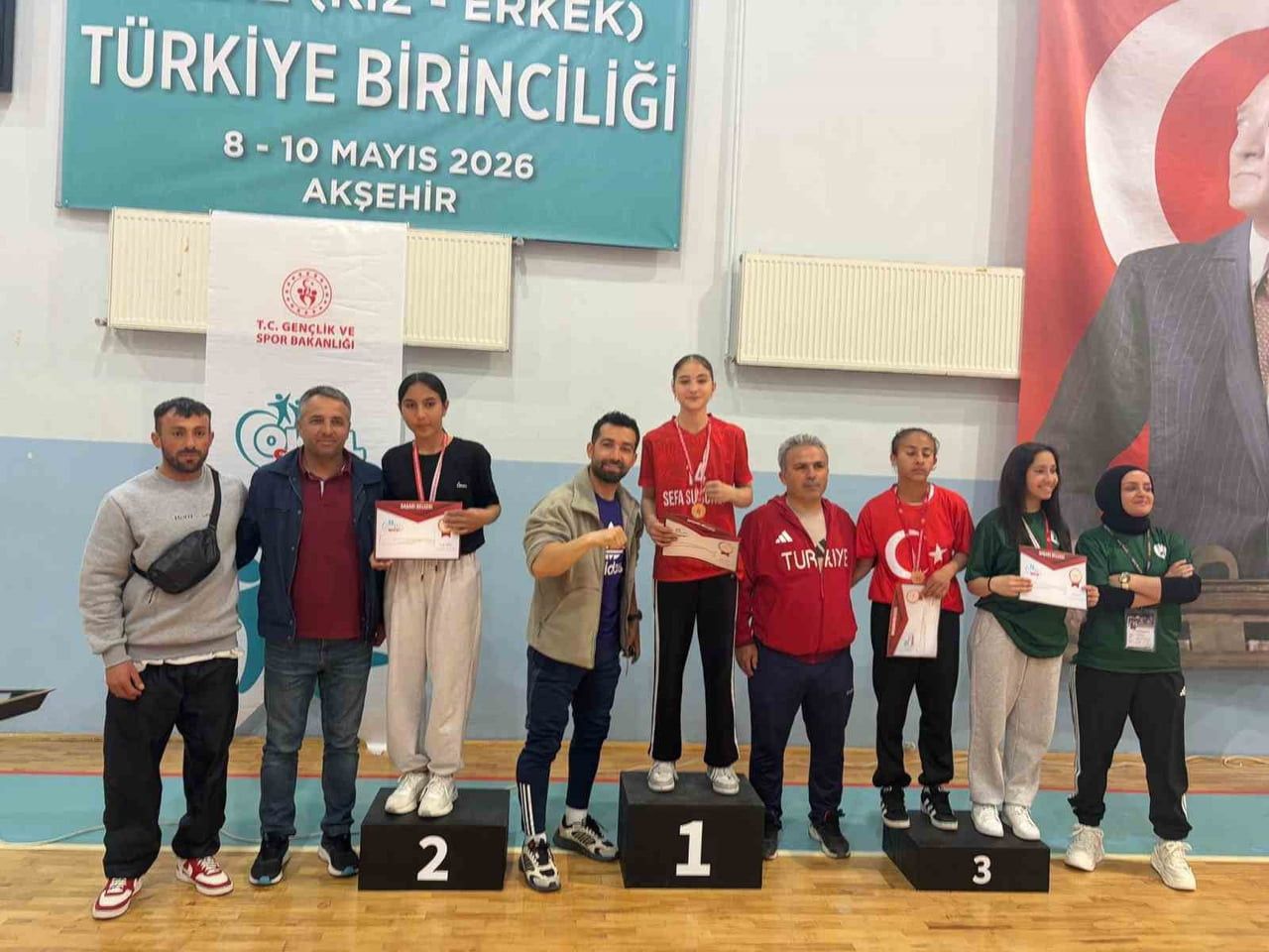 ALAŞEHİRLİ SPORCULAR, KONYA’DAKİ TÜRKİYE ŞAMPİYONASI’NDA 2 ALTIN, 1 GÜMÜŞ VE ÖNEMLİ DERECELERLE...
