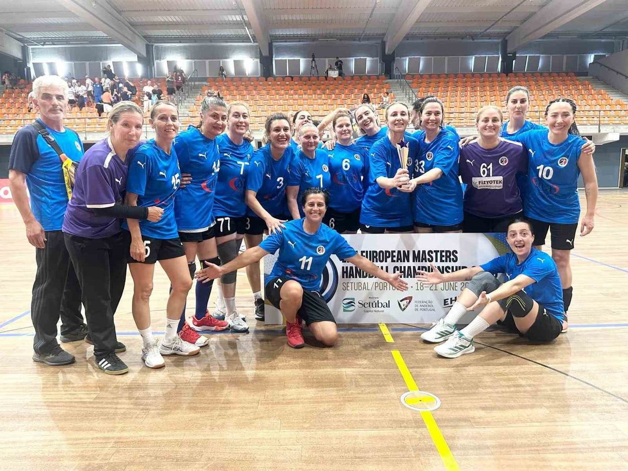 ALİAĞA VETERAN HENTBOL TAKIMI AVRUPA 4’ÜNCÜSÜ OLDU