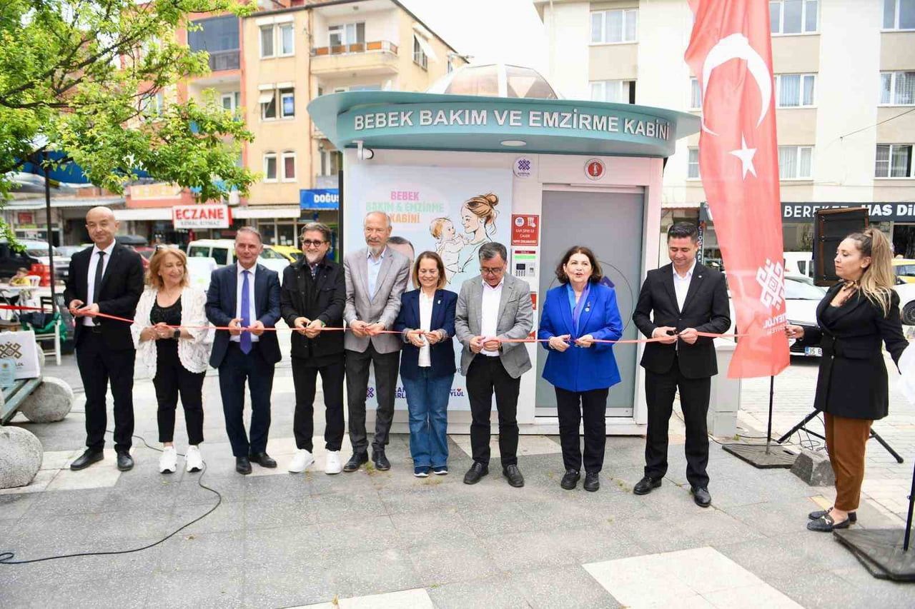 ALTIEYLÜL’DE BEBEK BAKIM VE EMZİRME KABİNLERİ AÇILDI