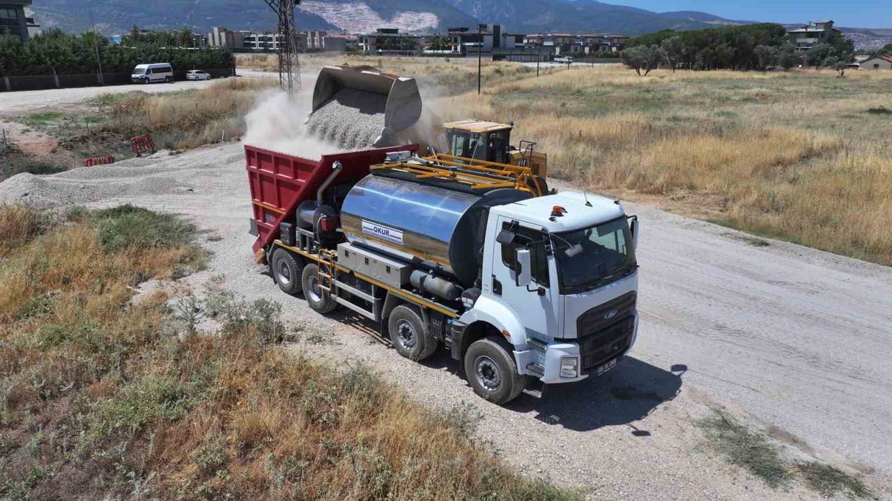 ALTYAPI ÇALIŞMALARI TAMAMLANAN GÜZERGÂHLARDA YAKLAŞIK 2 KİLOMETRELİK SOĞUK ASFALT ÇALIŞMASI...
