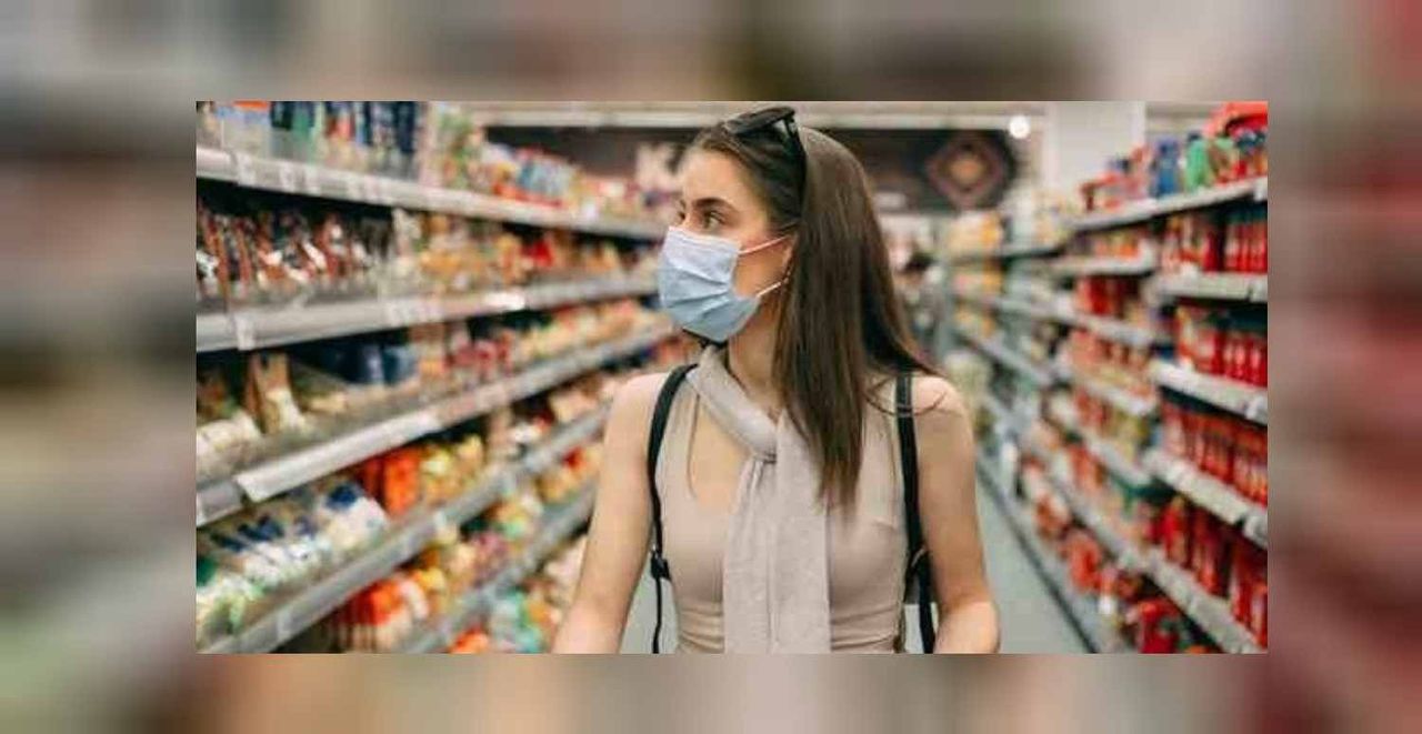 ambalaj getirene para dağılıtıyor