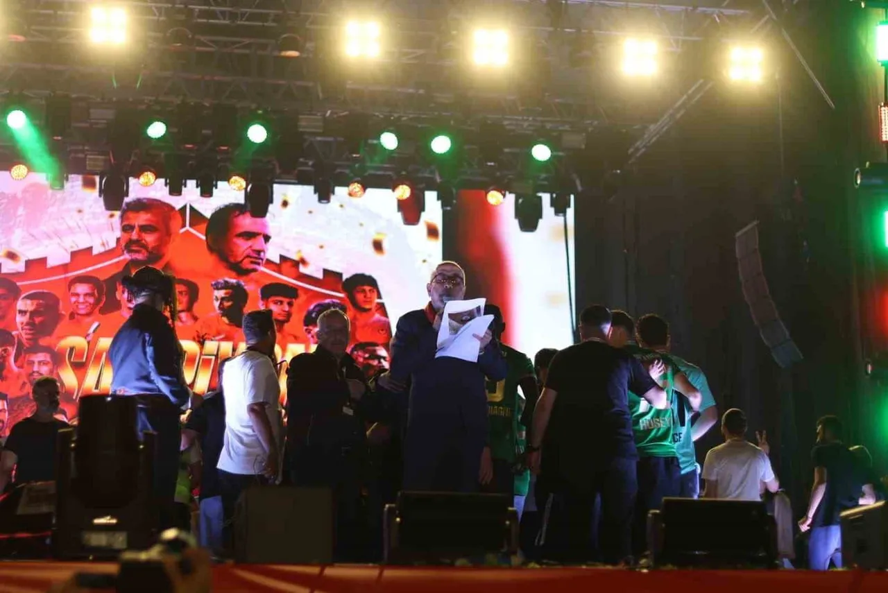 AMED SPORTİF FAALİYETLER’İN SÜPER LİGE YÜKSELMESİNİN ARDINDAN DİYARBAKIR’DA DÜZENLENEN...
