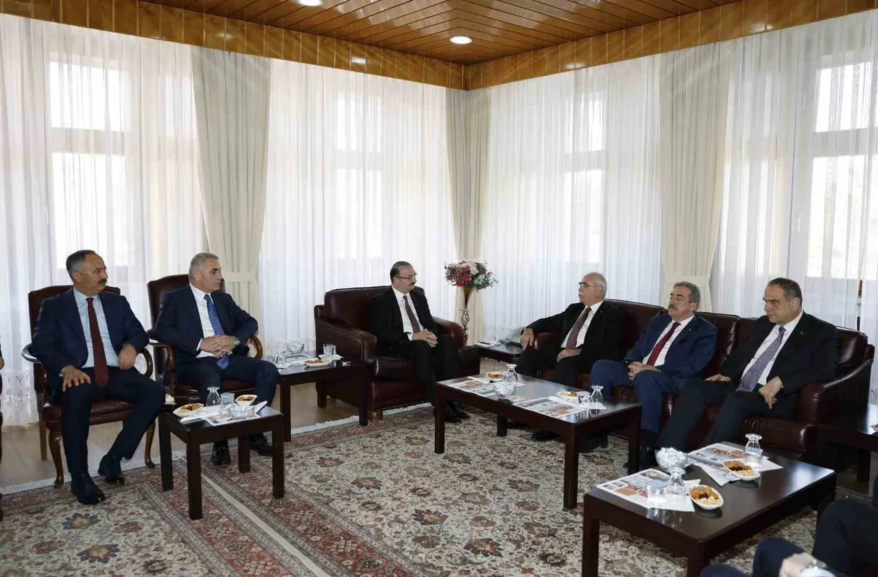 ANAYASA MAHKEMESİ BAŞKANI KADİR ÖZKAYA İLE MAHKEME ÜYELERİ, BİR DİZİ PROGRAMA KATILMAK ÜZERE...