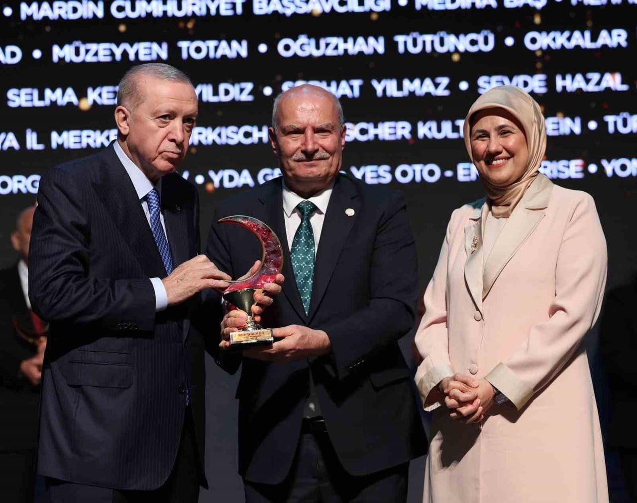 ANKARA TİCARET ODASI (ATO), TÜRK KIZILAY'IN ‘YILIN KAMU KURUMU BAĞIŞÇISI ÖDÜLÜ İLE ONURLANDIRILDI....