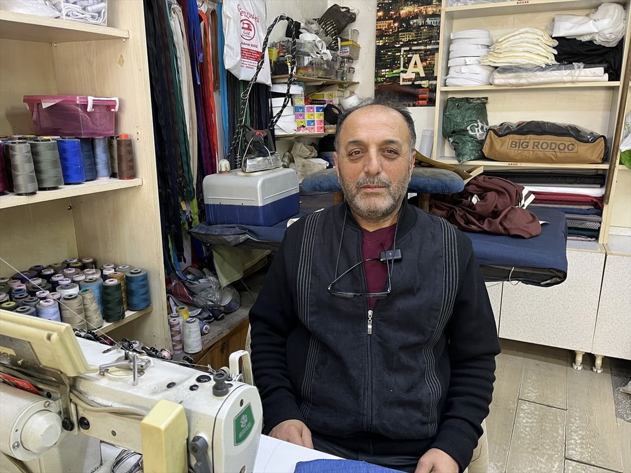 Ankara'nın Çubuk ilçesinde yaşayan ve küçük yaşta başladığı terzilik mesleğini devam ettiren 59...