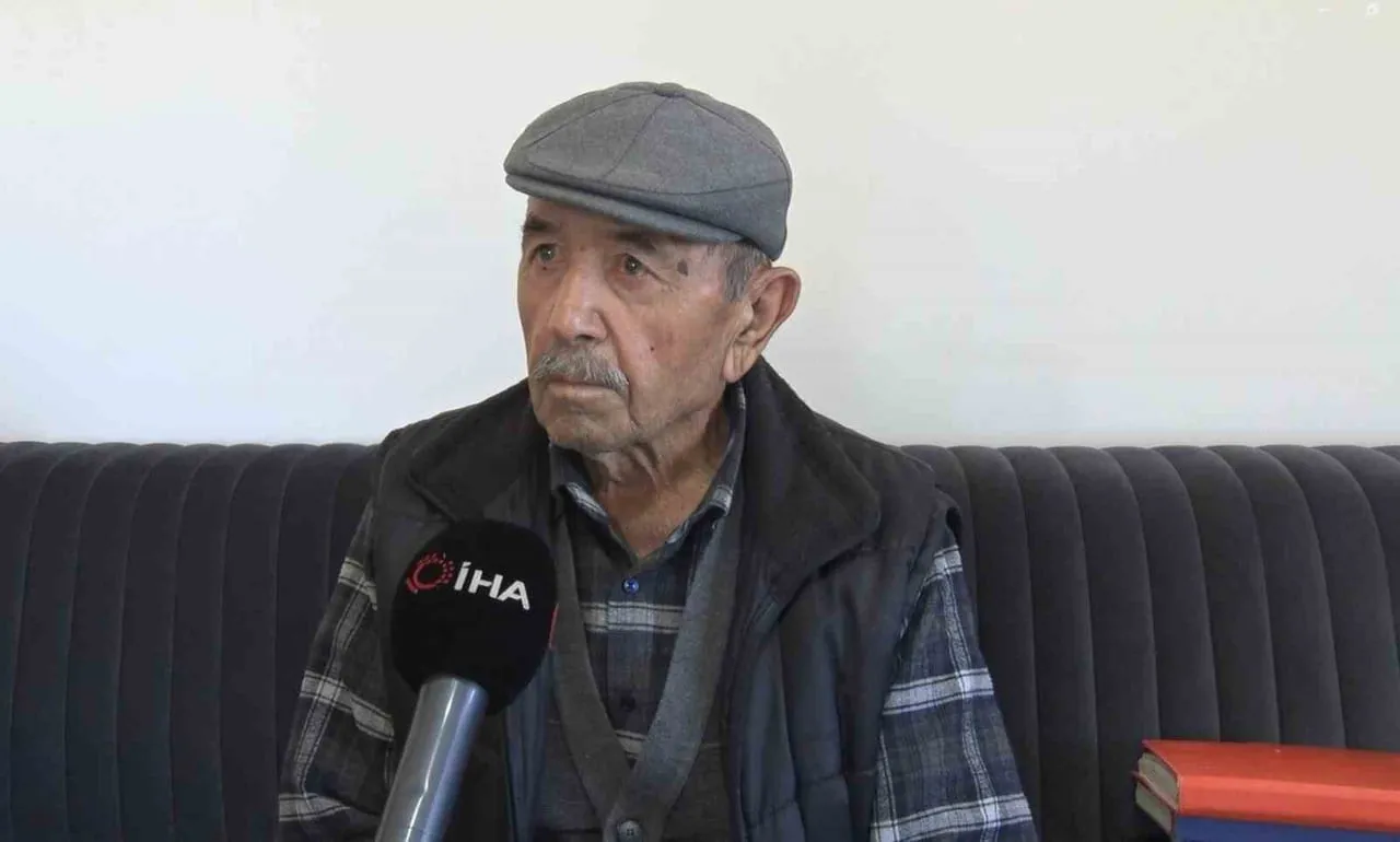 ANKARA’DA YAŞAYAN MÜRSEL YETİK, YAKLAŞIK 59 YILDIR YAŞADIĞI OLAYLARI TUTTUĞU GÜNLÜKLERE...