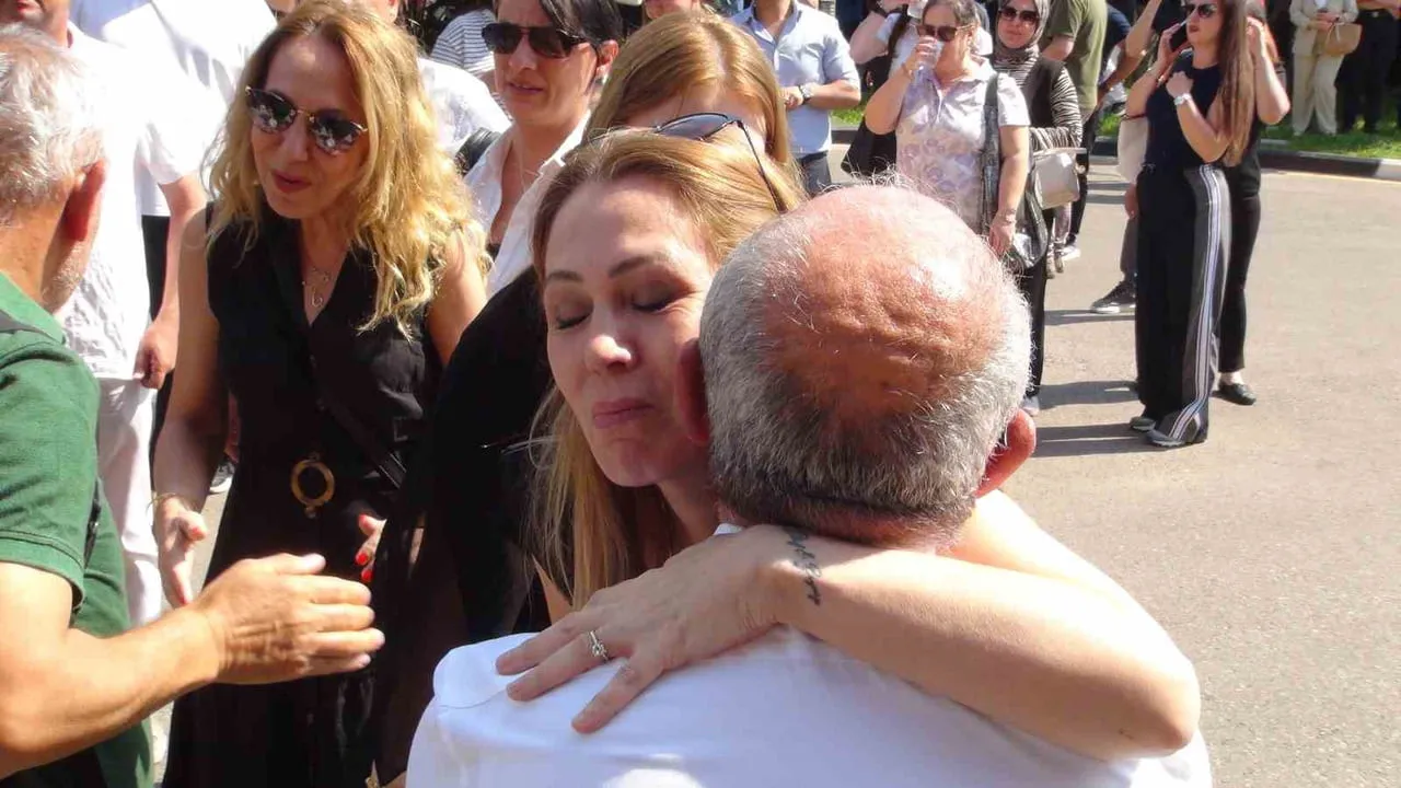 ANMA PROGRAMININ İLK ADRESİ MANİSA BÜYÜKŞEHİR BELEDİYESİ ÖNÜ OLDU. TÖRENE MERHUM BAŞKANIN EŞİ...