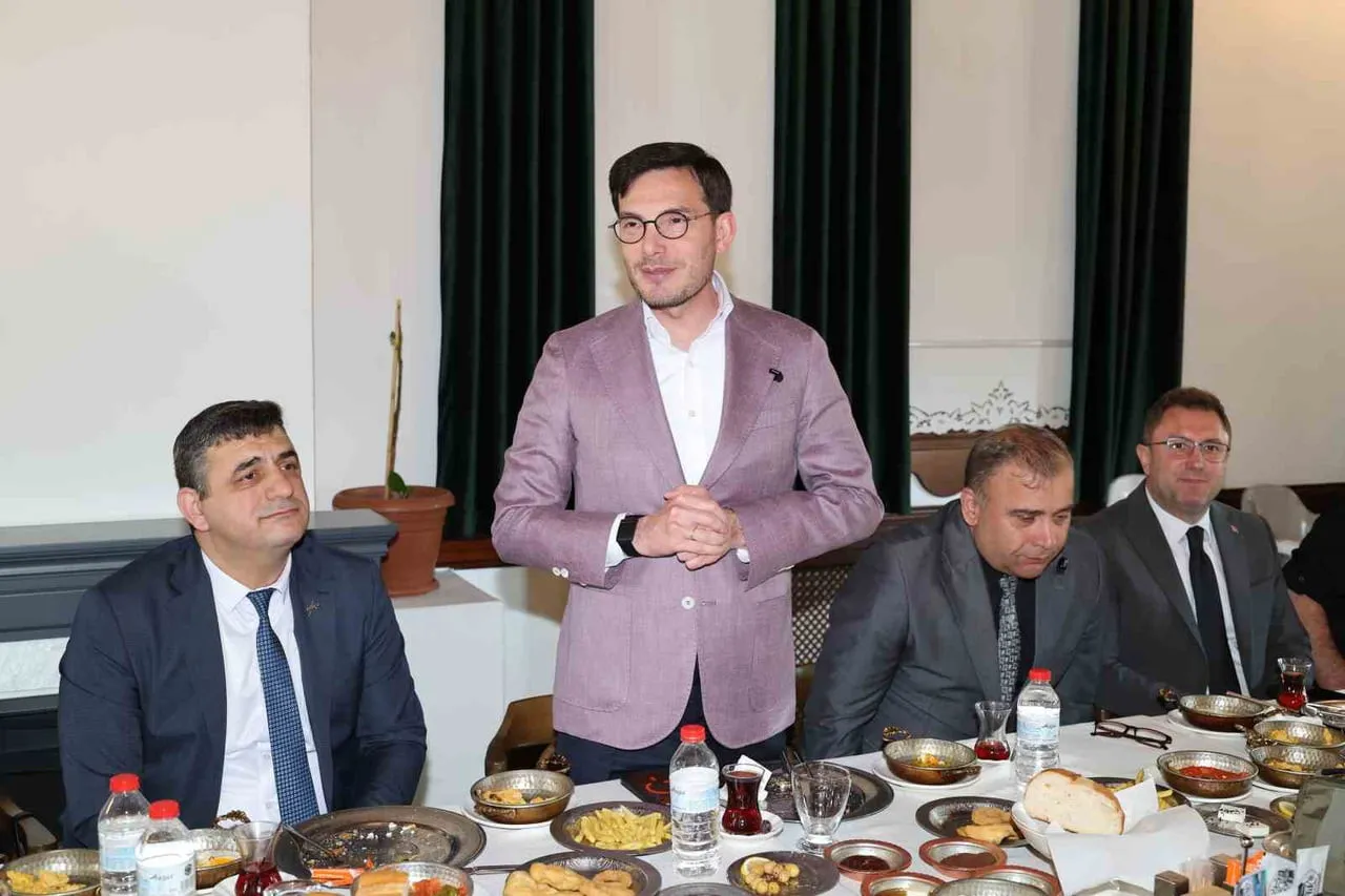 ANNELER GÜNÜ’NDE ŞEHİT AİLELERİNİ YALNIZ BIRAKMAYAN TOKAT BELEDİYE BAŞKANI MEHMET KEMAL...