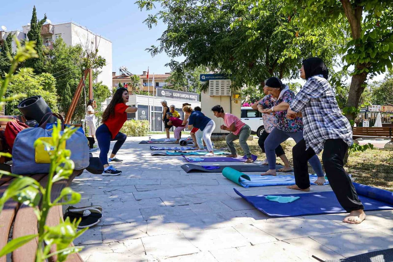 ANTALYA BÜYÜKŞEHİR BELEDİYESİ’NE BAĞLI KADIN DANIŞMA MERKEZİ’NDE SABAH SPORU ETKİNLİĞİ...
