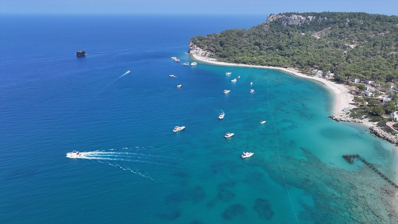 Antalya, yılın 8 ayında, hava yoluyla gelen 11 milyon 702 bin 733 yabancı turisti misafir etti.