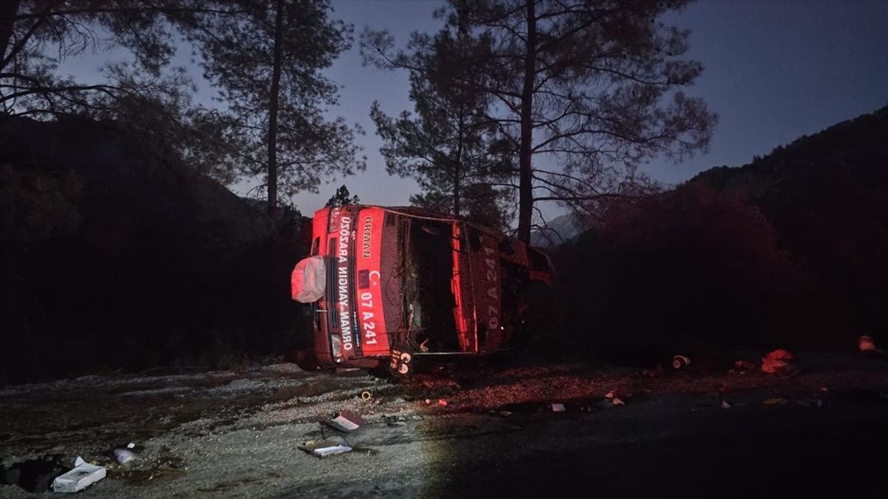 Antalya'da arazözün devrilmesi sonucu 2 kişi yaralandı. İhbar üzerine olay yerine çağrılan...