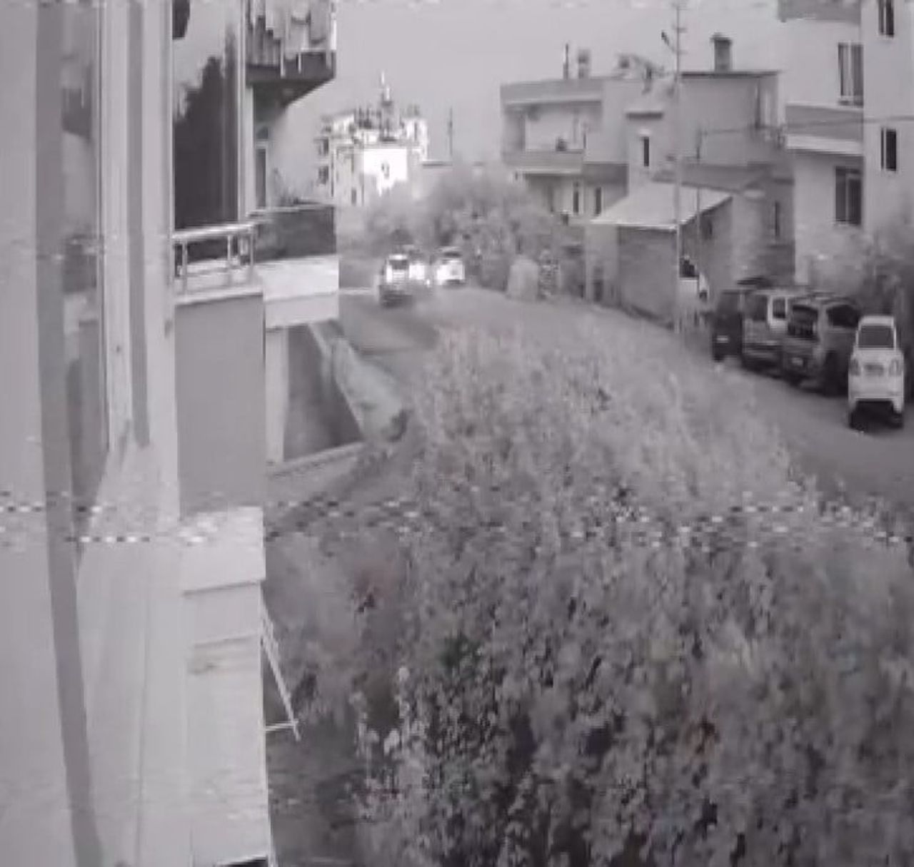 ANTALYA'NIN ALANYA İLÇESİNDE EHLİYETSİZ SÜRÜCÜNÜN KULLANDIĞI OTOMOBİL İLE KAMYONETİN ÇARPIŞTIĞI...