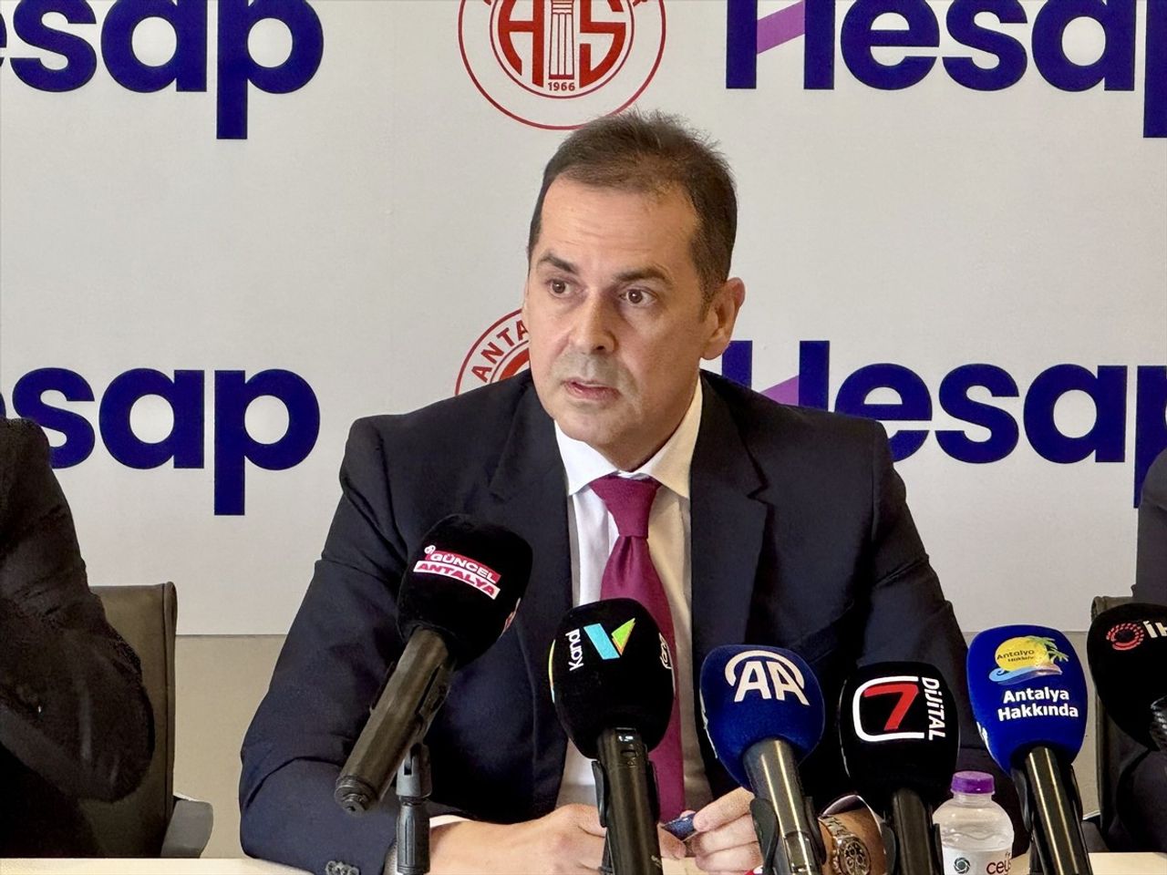 Antalyaspor Kulübü Başkanı Rıza Perçin, Atilla Vehbi Konuk Tesisleri’nde düzenlenen basın...