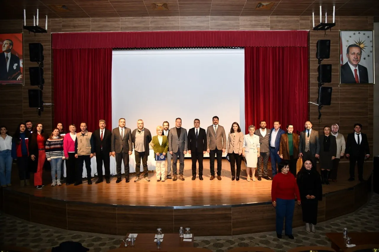 Ardahan'da "Doğu Anadolu'da Arkeolojik Kazılar, Kronolojik Süreçler ve Kültür Politikaları" konulu...