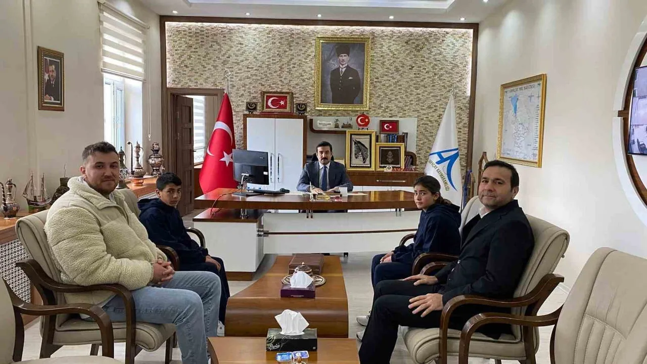 ARPAÇAYLI ÖĞRENCİLERDEN TÜRKİYE FİNALLERİNDE GURURLANDIRAN BAŞARI(KARS-İHA)