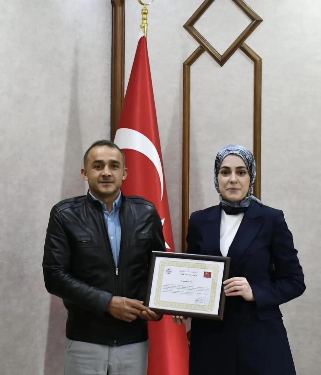 ARTVİN’DE DEREYE DÜŞEREK AKINTIYA KAPILAN 11 YAŞINDAKİ ESLEM YENİLMEZ’İ CANINI HİÇE SAYARAK...