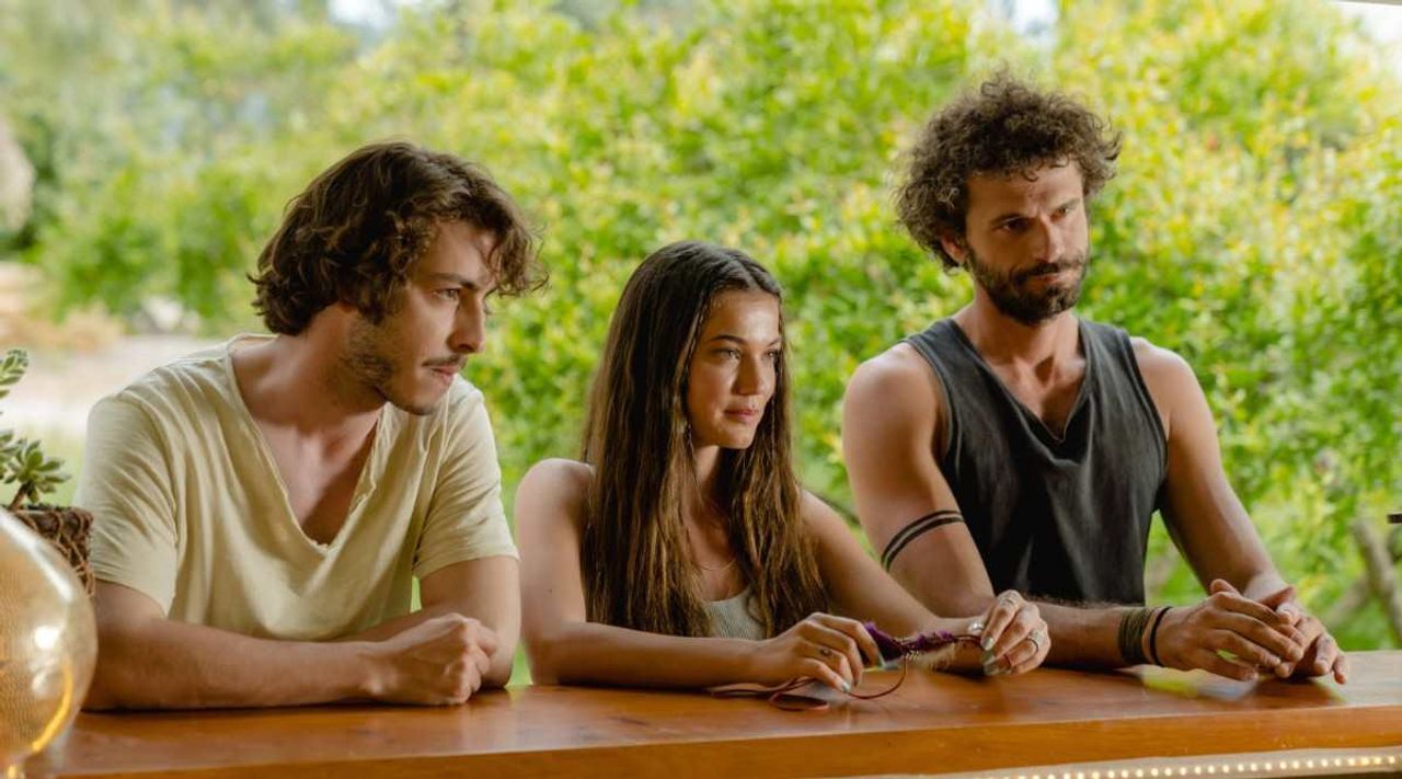 Aşkın Kıyamet filminin konusu ve oyuncuları