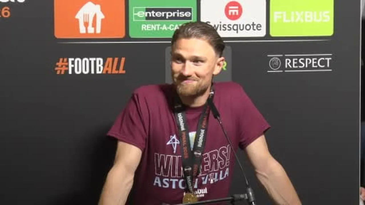 Aston Villa'nın başarılı savunmacısı Matty Cash, UEFA Avrupa Ligi zaferinden dolayı çok mutlu...
