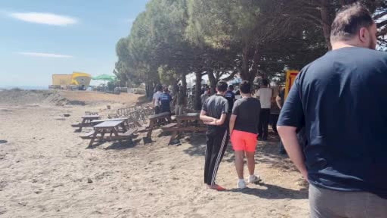Atakum sahilinde işgal denetimi: Kumsaldaki masa, sandalye ve şezlonglar kaldırıldı