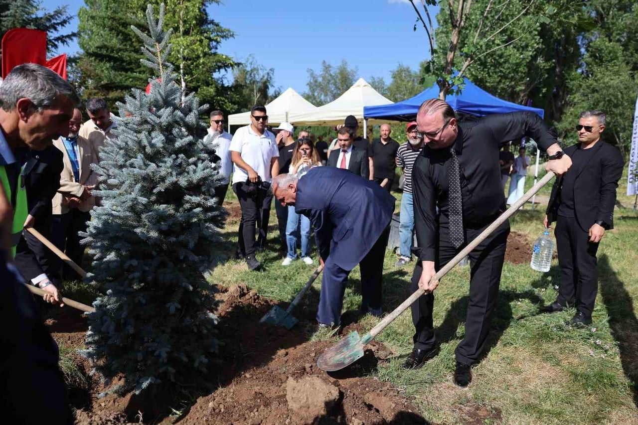 ATATÜRK ÜNİVERSİTESİ ATA BOTANİK PARKI’NDA "DİRENİŞTEN DİRİLİŞE: 10. YILDA 10 YETİŞKİN AĞAÇ...