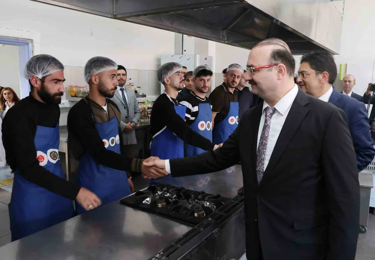 ATATÜRK ÜNİVERSİTESİ, TOPLUMSAL SORUMLULUK ANLAYIŞI DOĞRULTUSUNDA ÖNEMLİ BİR PROJEYE DAHA EV...