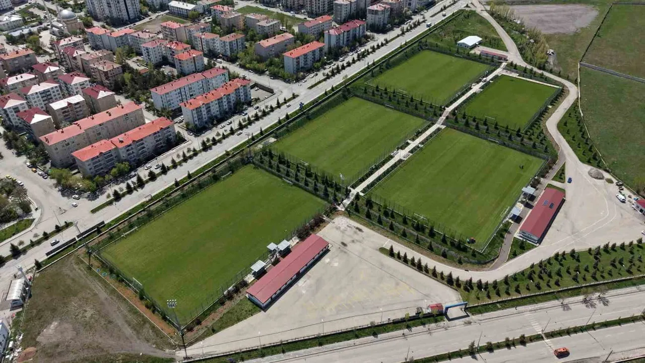 AVRUPA’NIN GÖZBEBEĞİ ERZURUM PALANDÖKEN YÜKSEK İRTİFA KAMP MERKEZİ, 2026-2027 FUTBOL SEZONUNA...