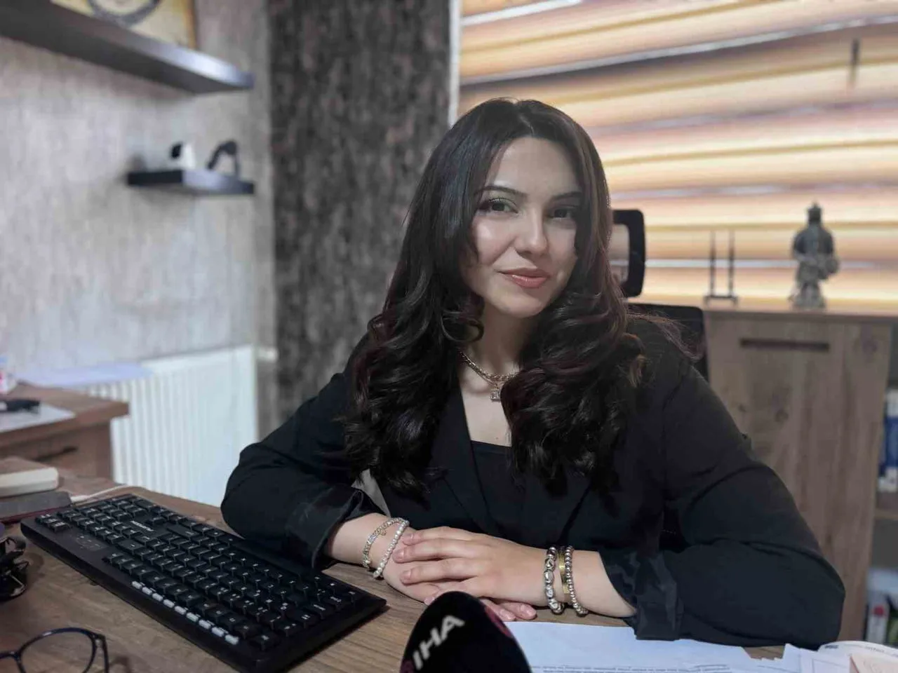AVUKAT ZEYNEP KARAKUŞ, İŞ YERLERİNDE MESAİ TAKİBİ YAPILIRKEN PARMAK İZİ, YÜZ TANIMA YA DA RETİNA...