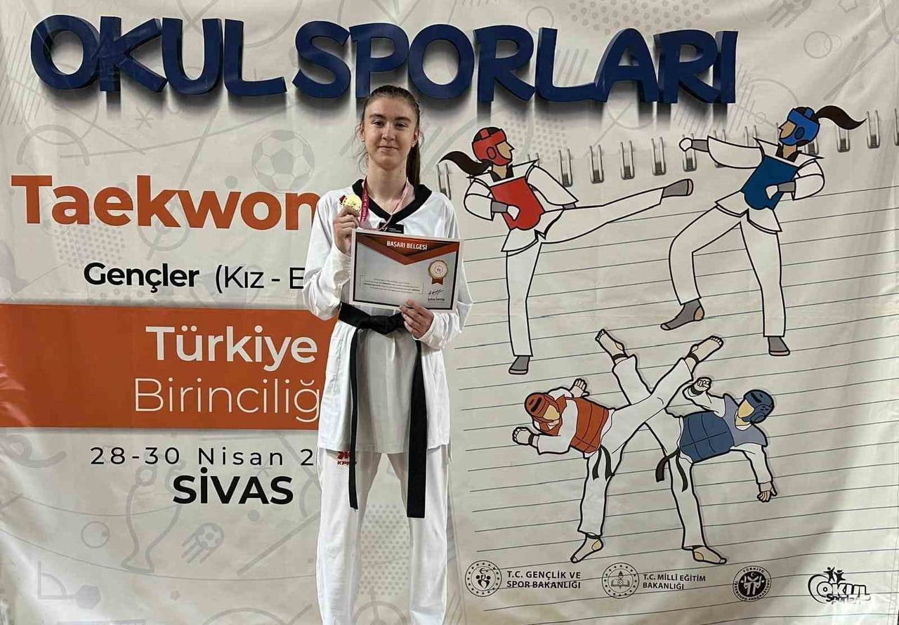 AYDIN LİSESİ ÖĞRENCİSİ NAİLE NUR ÖZFİDAN, TEKVANDO ALANINDA ELDE ETTİĞİ ULUSAL VE ULUSLARARASI...