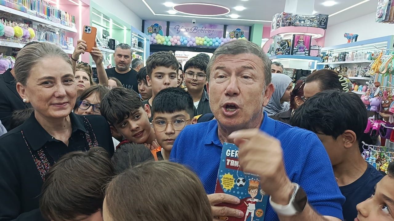 AYDIN'IN NAZİLLİ İLÇESİNE GELEN TÜRK FUTBOLUNUN EFSANE GOLCÜLERİNDEN TANJU ÇOLAK, GALATASARAY...