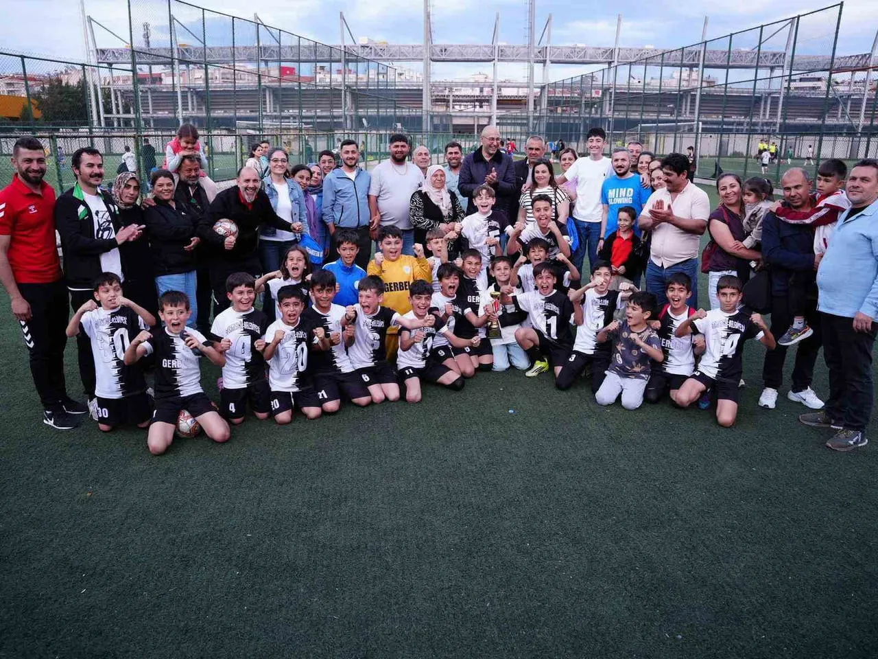 AYDIN’IN GERMENCİK İLÇESİNDE GERMENCİK BELEDİYESPOR U11 TAKIMI, SEZONU NAMAĞLUP TAMAMLAYARAK...