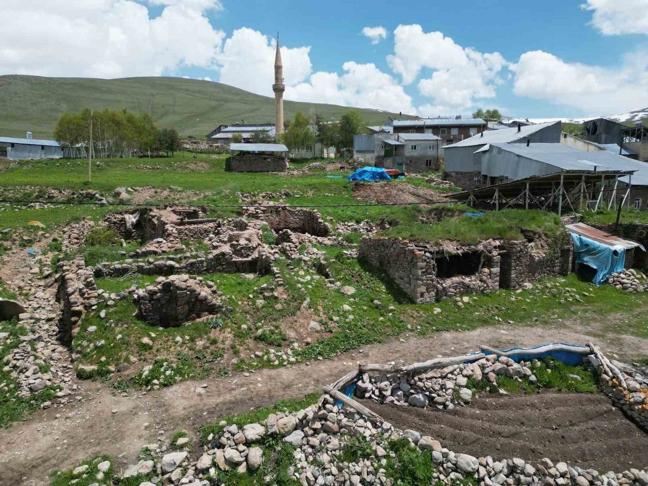 AZİZİYE BELEDİYESİ, İLÇE GENELİNDEKİ YAŞAM STANDARTLARINI YÜKSELTMEK AMACIYLA KIRSAL MAHALLELERDE...