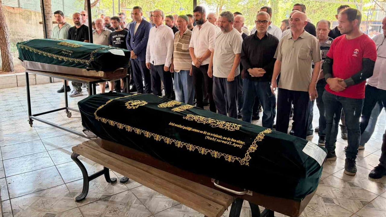 YANGINDA HAYATINI KAYBEDEN ANNEANNE TORUN SON YOLCULUĞUNA UĞURLANDI
