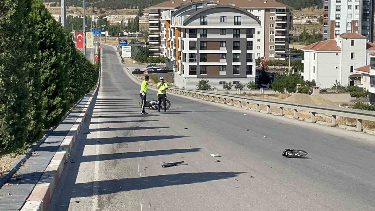 KARAMAN'DA OTOMOBİLLE ÇARPIŞTIKTAN SONRA YAKLAŞIK 60 METRE SÜRÜKLENEN MOTOSİKLETİN SÜRÜCÜSÜ...