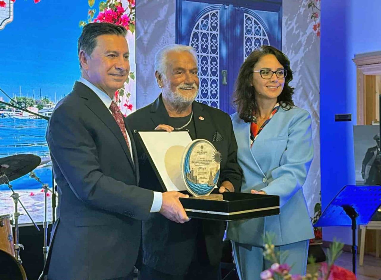 FEDON'A FAHRİ TURİZM ELÇİLİĞİ BERATINI MUĞLA BÜYÜKŞEHİR BELEDİYE BAŞKANI AHMET ARAS VE EŞİ MENTEŞE...