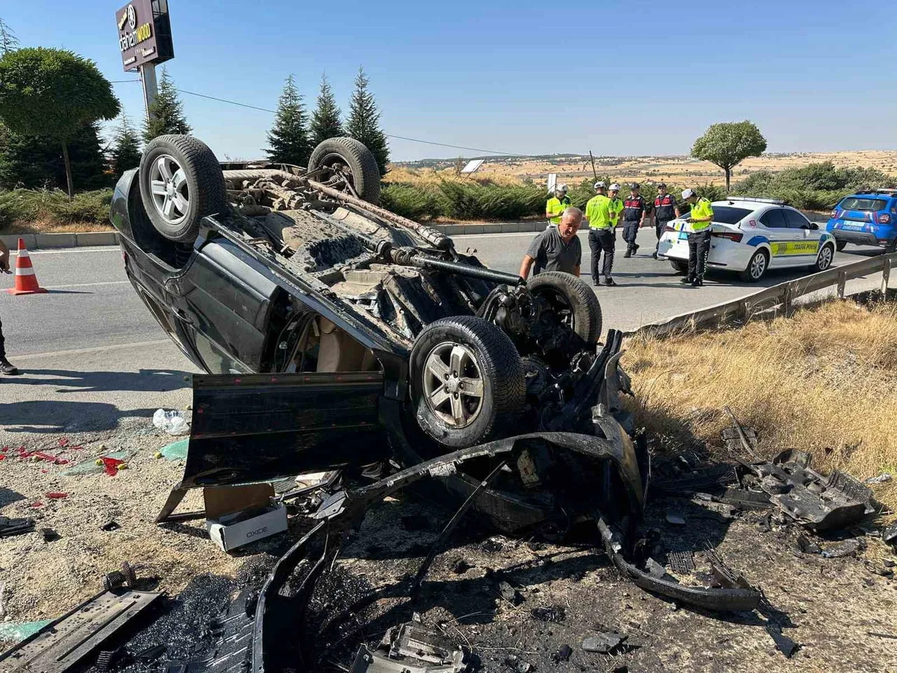 UŞAK’IN BANAZ İLÇESİNDE OTOMOBİLİN TAKLA ATMASI SONUCU MEYDANA GELEN KAZADA AĞIR YARALANAN SÜRÜCÜ...