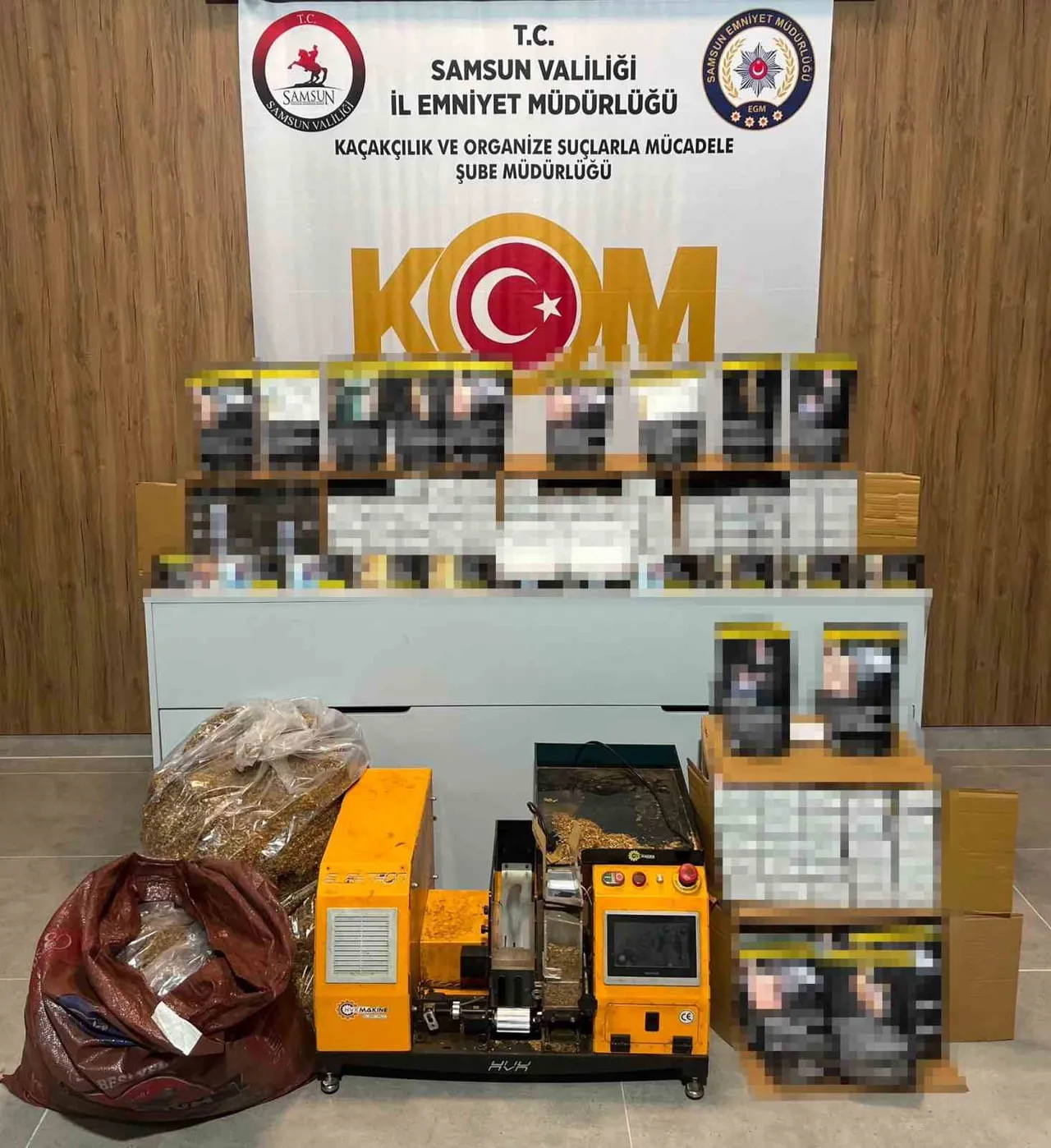 SAMSUN'UN TERME İLÇESİNDE POLİS EKİPLERİNCE DÜZENLENEN KAÇAK TÜTÜN OPERASYONUNDA 42 BİN 800 ADET...
