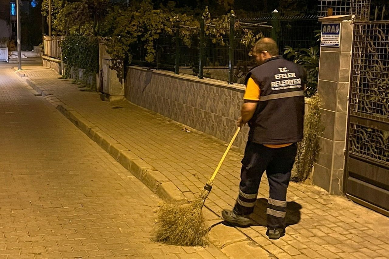 EFELER’DE TEMİZLİK MESAİSİ SÜRÜYOR