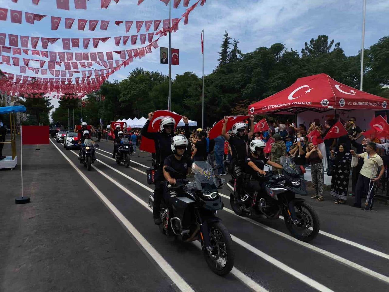 DİYARBAKIR’DA, 30 AĞUSTOS ZAFER BAYRAMI DÜZENLENEN ETKİNLİKLERLE KUTLANDI.