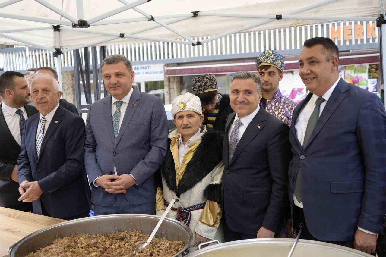 GÜMÜŞHANE’DE 39. AHİLİK HAFTASI KAPSAMINDA YILIN AHİSİ, KALFASI VE ÇIRAĞINA PLAKET VERİLEREK...