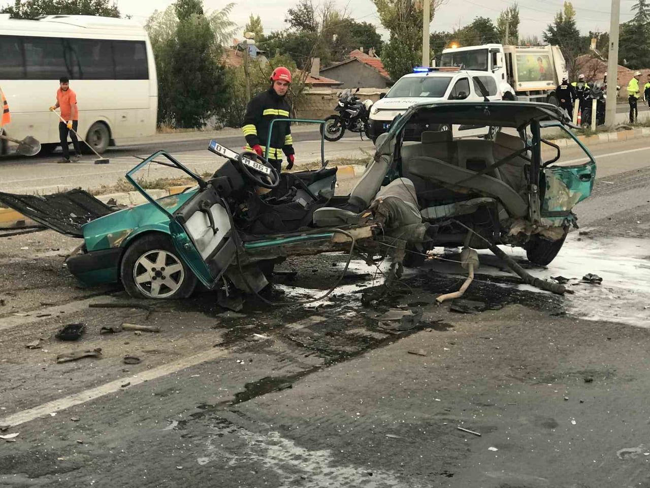 KONYA’NIN EREĞLİ İLÇESİNDE ALKOLLÜ SÜRÜCÜNÜN KULLANDIĞI HAFİF TİCARİ ARAÇ KAVŞAKTA OTOMOBİLE...