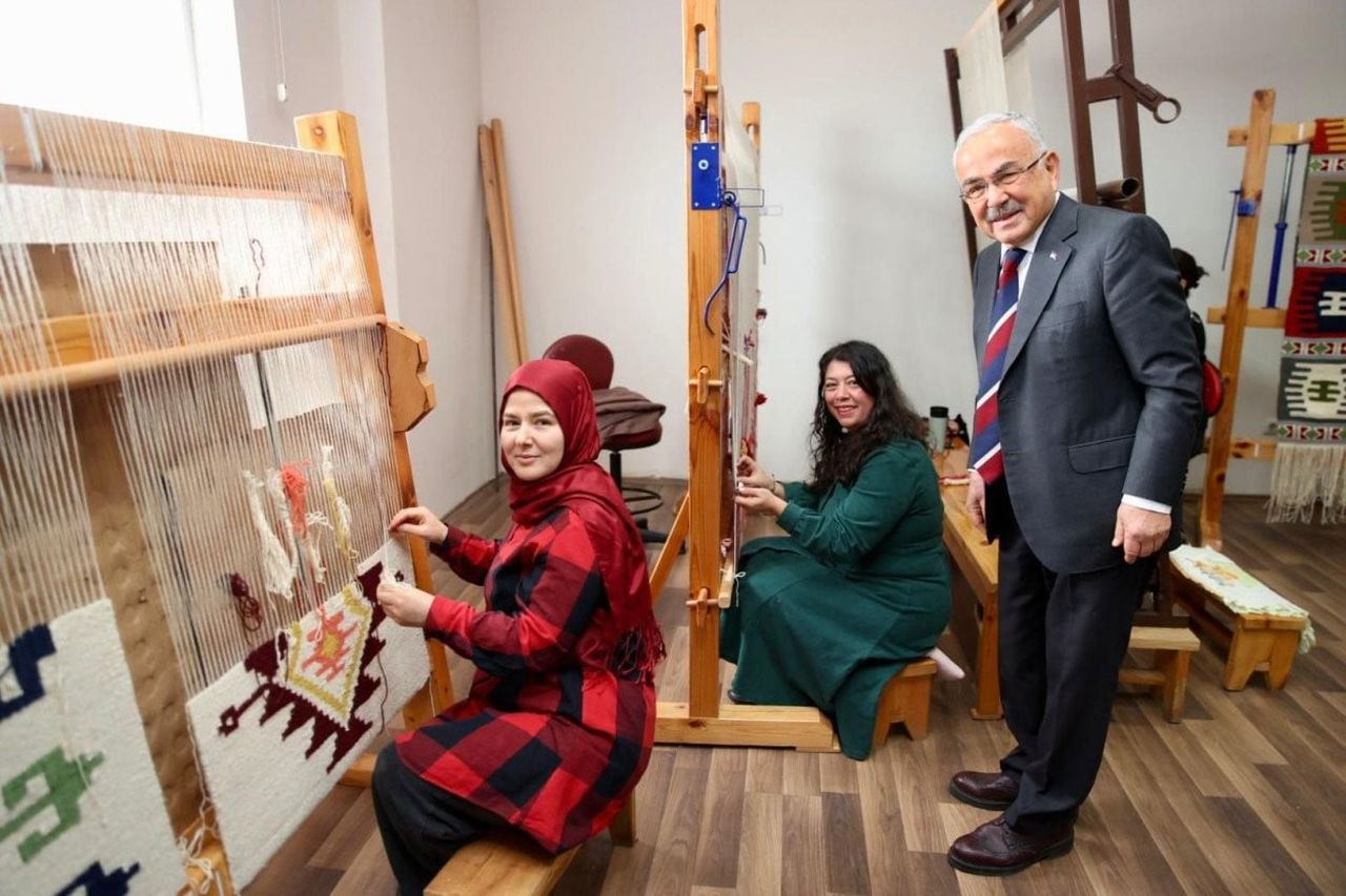 ORDU BÜYÜKŞEHİR BELEDİYE BAŞKANI DR. MEHMET HİLMİ GÜLER VE KURSİYER KADINLAR