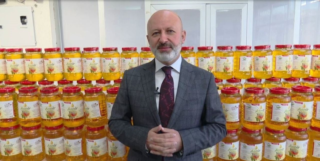 KOCASİNAN BELEDİYE BAŞKANI AHMET ÇOLAKBAYRAKDAR’IN BİZZAT EKİMİNİ VE HASADINI YAPTIĞI ASPİR...